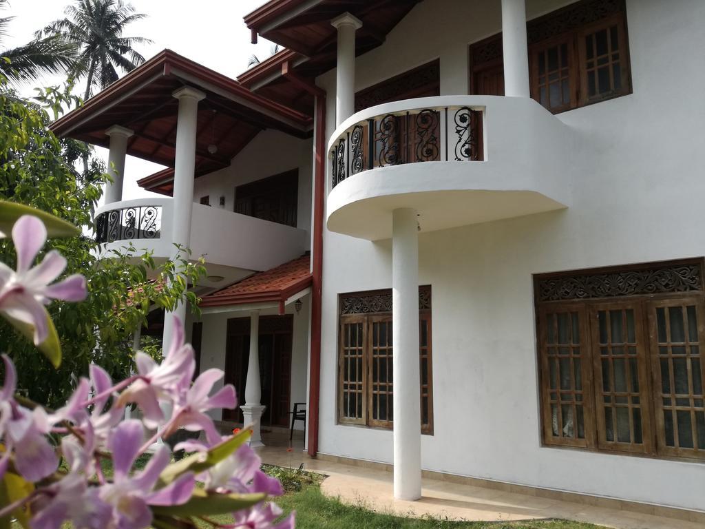 Golden Beach Rest Hotel Tangalle Zewnętrze zdjęcie
